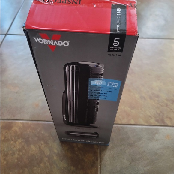 Vornado Duo Small Room Tower Air Circulator Fan - Picture 4 of 11